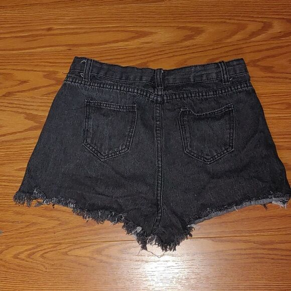 Shein stonewashed Black Distressed jean shorts - Picture 4 of 8